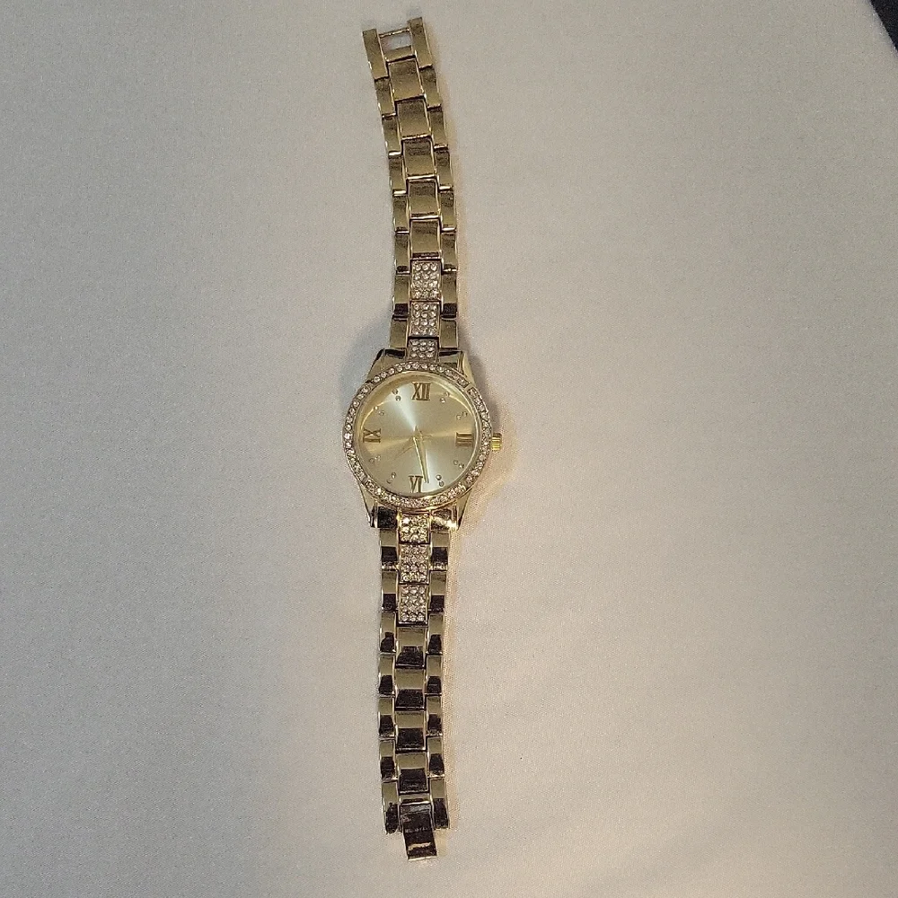 Merona Elegant Gold Women's Watch with Crystal  and Gold-Tone Finish - Picture 6 of 8